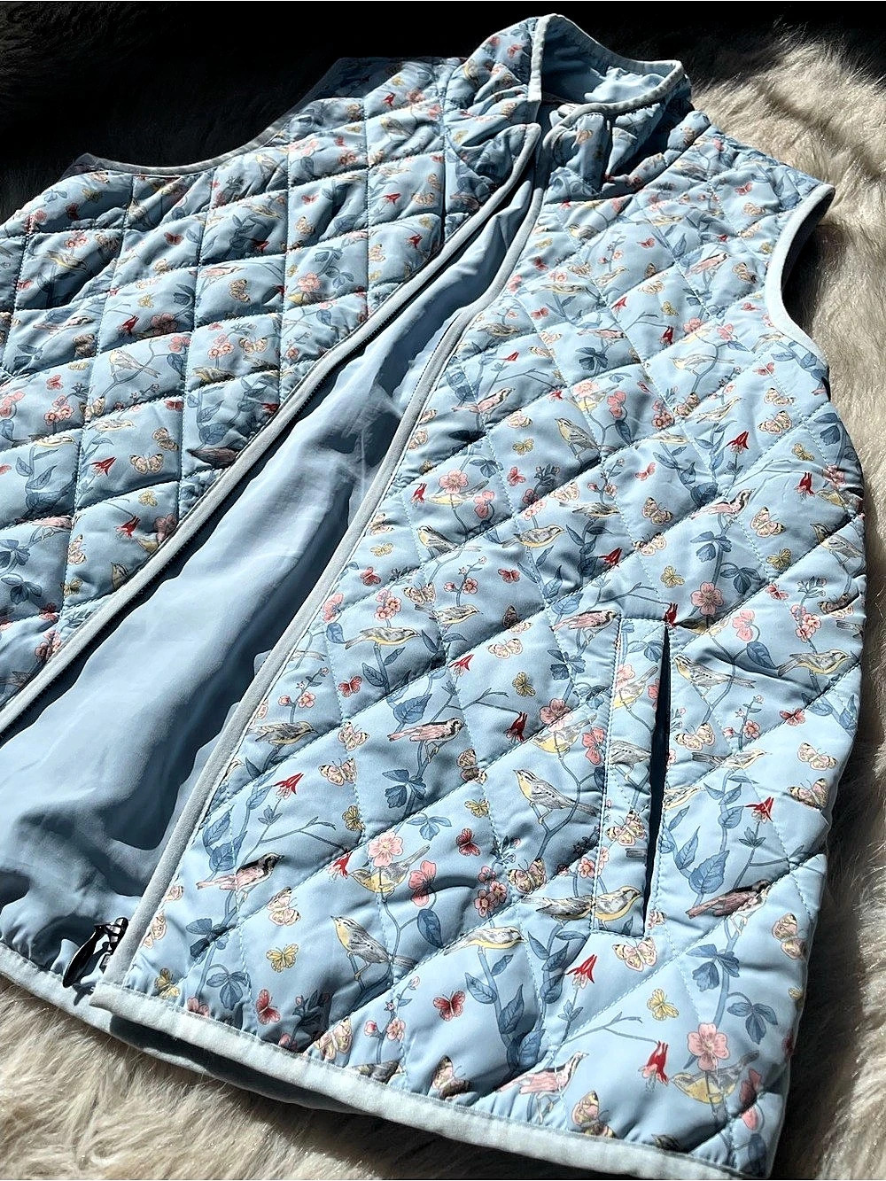 Coldwater Creek Quilted Floral Vest in Blue with Birds Size Medium Like New